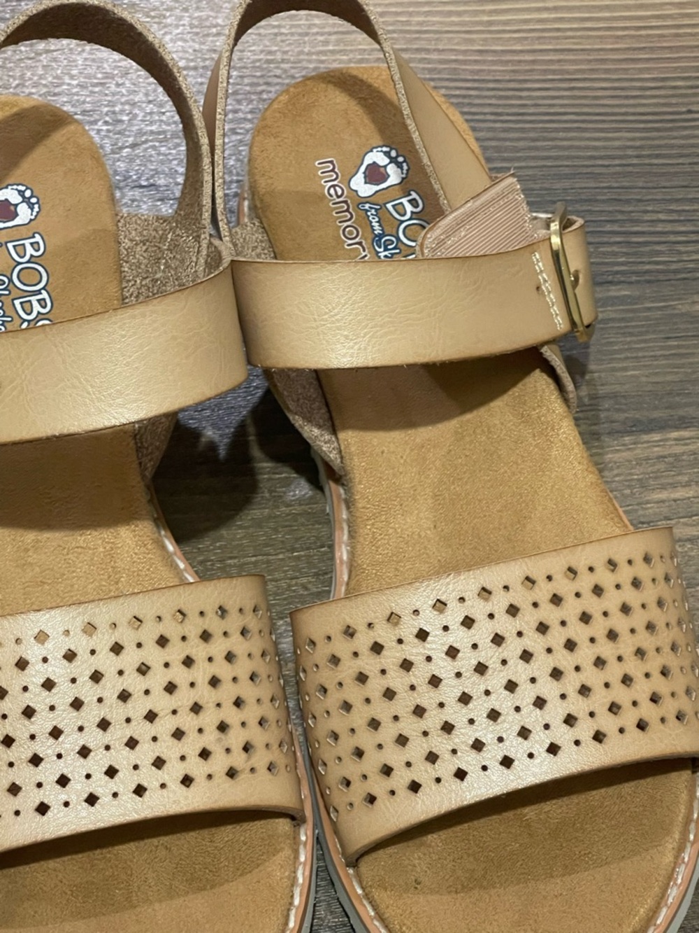 Skechers BOBS Desert Kiss Sunny Flair Natural Perforated Wedge Sandals Size 7 - Picture 2 of 5